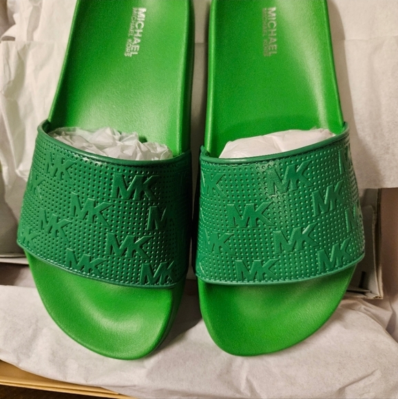 Micheal Kors slides - Picture 1 of 1